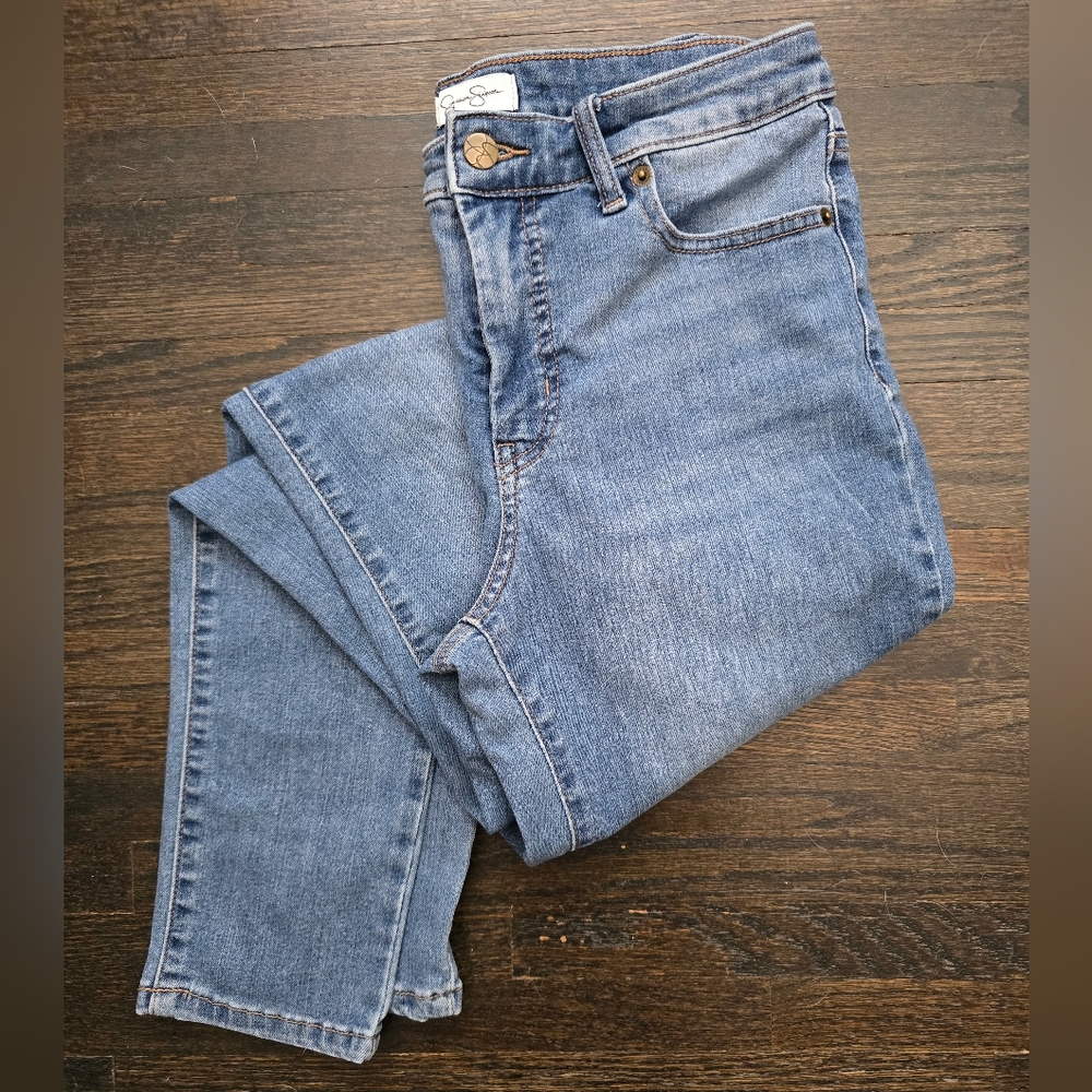 Jessica Simpson Classic Blue Denim Skinny STRETCH  Jeans. Size 6.